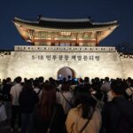 밤에 빛나는 5·18민주광장 야경과 체험 프로그램 참여자들