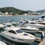 2026 부산국제보트쇼 일정과 볼거리 부산 벡스코 전시장 외부와 해상에 전시된 다양한 요트들의 전경