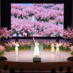 2026년 군포 철쭉축제 무대 공연 현장과 분홍빛 철쭉꽃
