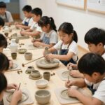 국립광주박물관에서 열리는 어린이 도자축제의 다양한 체험 모습, 아이들이 물레를 돌리고 흙으로 작품을 만드는 장면