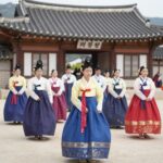 의정부지 역사유적광장에서 조선 시대 순라군 복장을 한 사람들이 퍼레이드하는 모습