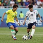 브라질 일본 평가전 결과 2대2 무승부 브라질과 일본 축구 평가전에서 공을 다투는 장면