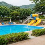 아산 강당골 펜션 물놀이 평상 대여 후기 아산 강당골 소풍펜션 5번 평상에서 바라본 수영장과 미끄럼틀 모습