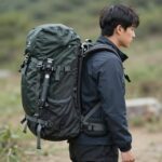 배낭 물총 고정 흔들림 없는 꿀팁 3 배낭에 물총을 스트랩으로 단단히 고정한 모습