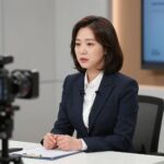 윤수영 아나운서 영어 공부법 소개 윤수영 아나운서가 영어 뉴스를 진행하는 모습