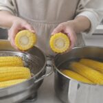 옥수수 찌기 삶기 총정리 옥수수를 찌는 방법과 삶는 방법의 차이를 비교한 사진