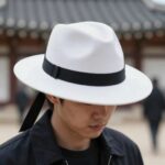 에콴디노 파나마햇 클래식 화이트 여름 필수템 에콴디노 파나마햇 클래식 화이트 블랙리본 페도라 모자 착용샷
