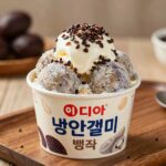 이디야 팥인절미 빙수 컵에 담긴 모습, 팥과 인절미 떡이 올라간 여름 디저트
