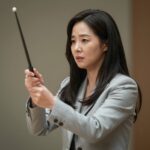 이영애 나이 55세에도 빛나는 연기 인생과 최근 근황 드라마 마에스트라에서 지휘봉을 든 이영애의 카리스마 넘치는 모습