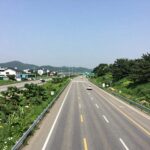 서울에서 양양으로 이어지는 고속도로 전경