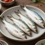 여름 제철 회 추천 2026년 7월 맛집 여름 제철 회 모둠 접시에 농어 줄전갱이 시마아지 등이 담겨 있다